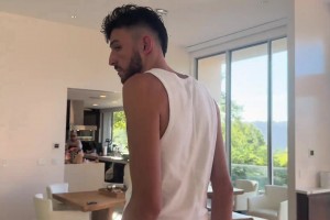 切特超帥變裝轉(zhuǎn)場：如果多一張船票 你會不會同我走